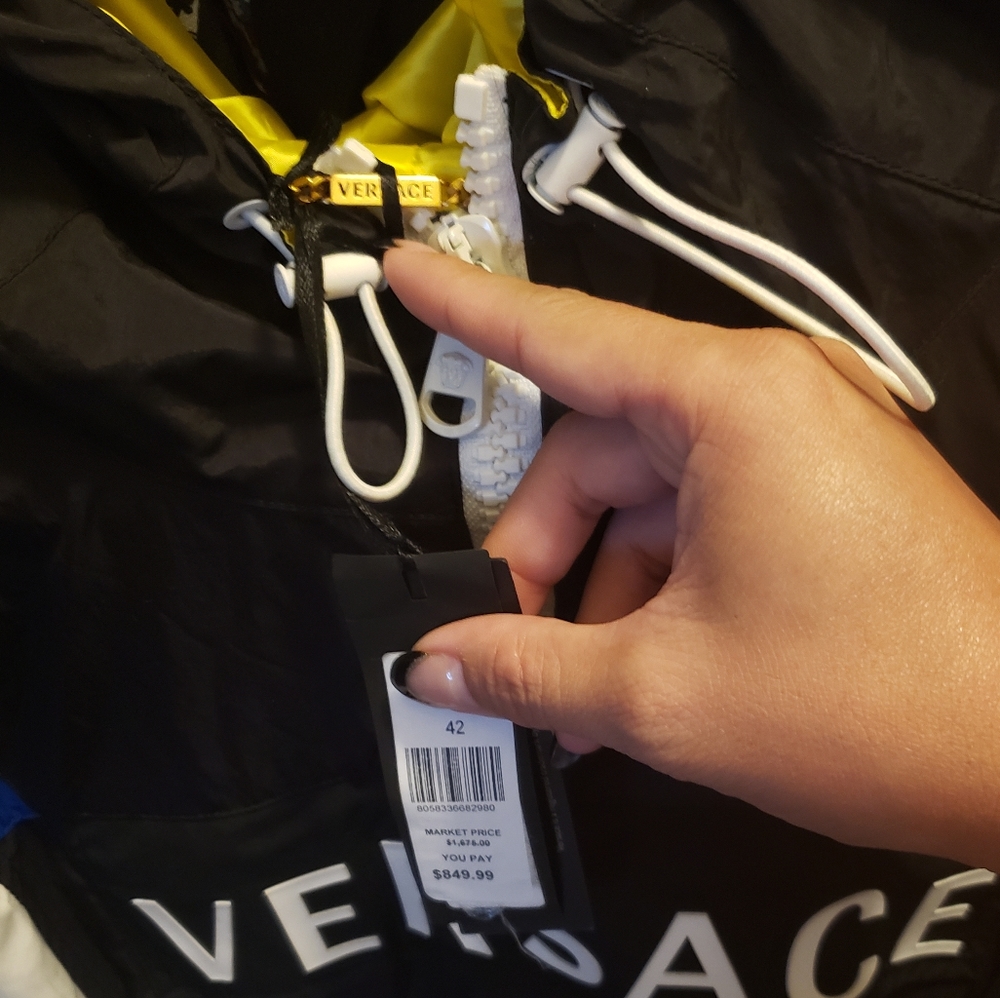 Versace - Picture 6 of 6